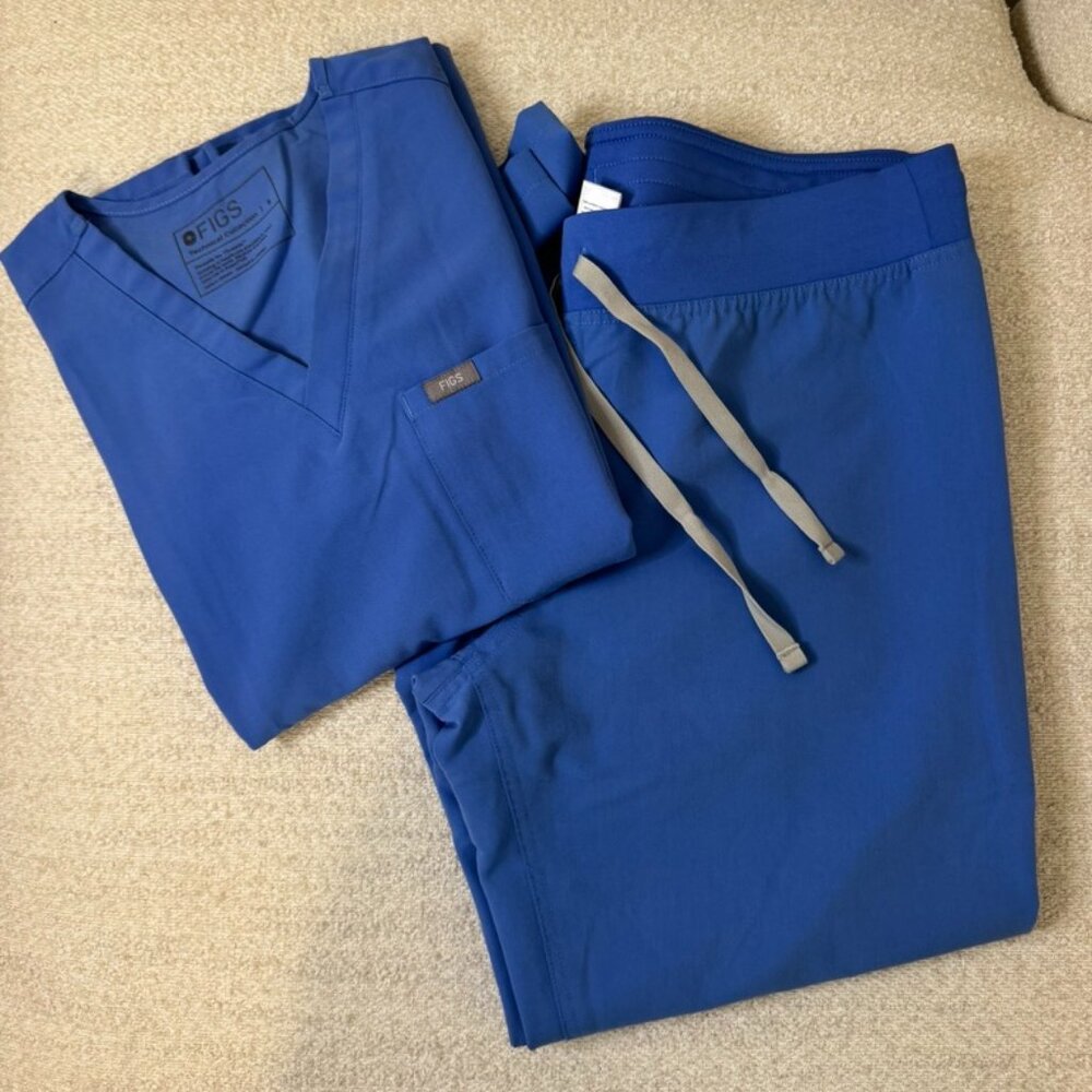 FIGS Ceil Blue Scrub Set